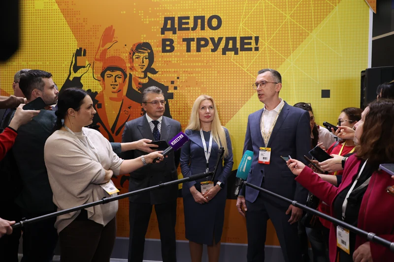 Дмитрий Пучков отвечает на вопросы журналистов