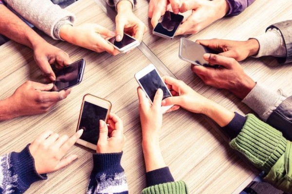 Устройства Apple не попали в список для обязательной предустановки магазина приложений RuStore