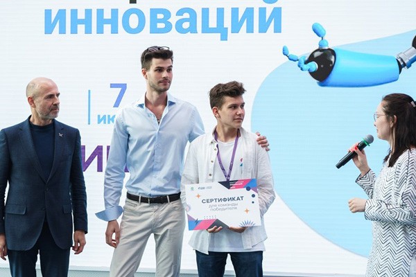 Команда Санкт-Петербурга стала победителем общероссийского хакатона по робототехнике