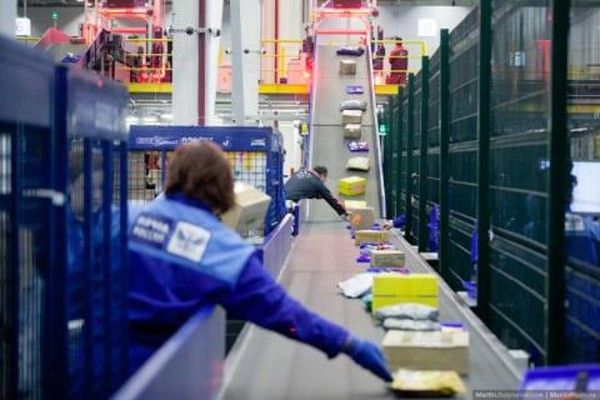 Ритейл оставят с взносом: маркетплейсы поддержат «Почту России» платежом