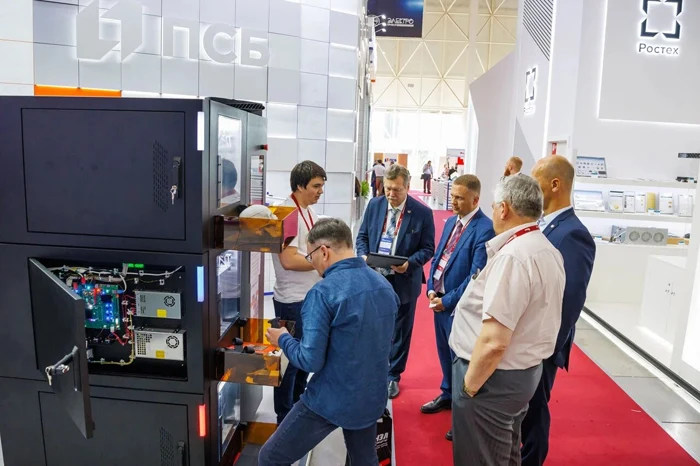 Демонстрация работы ПАК Redfab на выставке «Армия-2023» на стенде ПСБ Фонд «ЭРА»