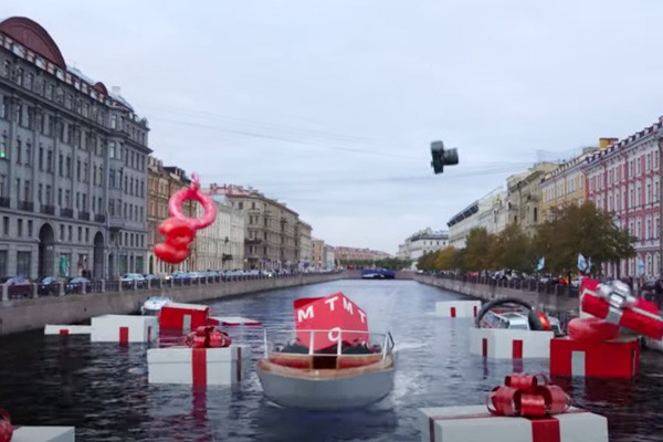 На тридцатилетие МТС дарит подарки петербуржцам