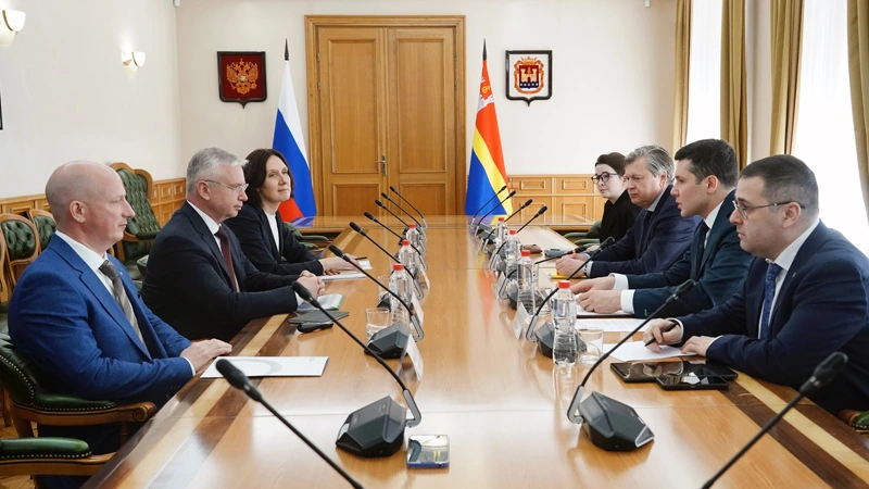 Встреча председателя Северо-Западного банка Сбербанка Дмитрия Суховерхова и губернатора области Антона Алиханова