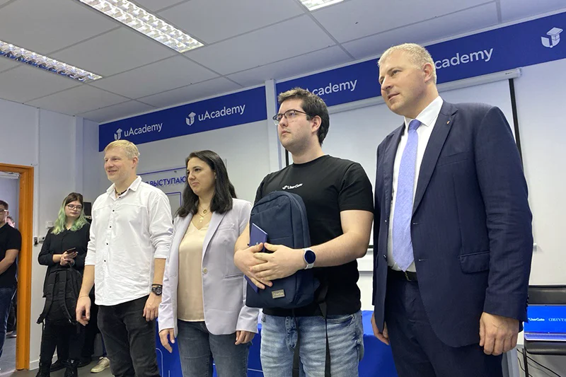 Дмитрий Овчинников, Маргарита Зайцева, победитель мастер-класса от UserGate Ярослав Елизаров и Руслан Киричек