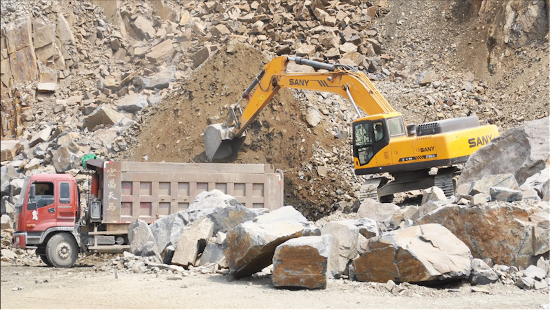 Почему большие экскаваторы необходимы для современных горнодобывающих проектов Почему большие экскаваторы необходимы для современных горнодобывающих проектов