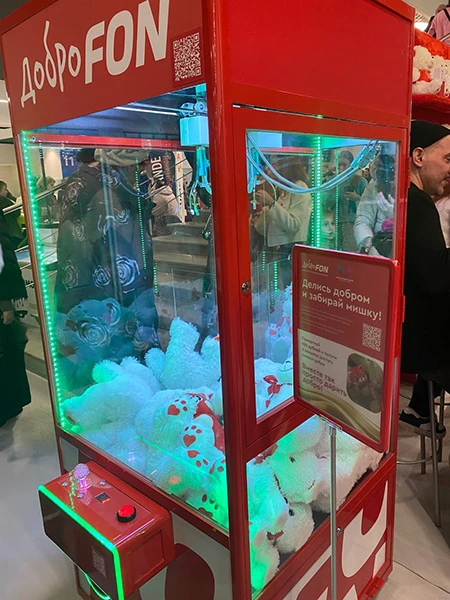 В число развлечений для зрителей вошли аппараты с игрушками