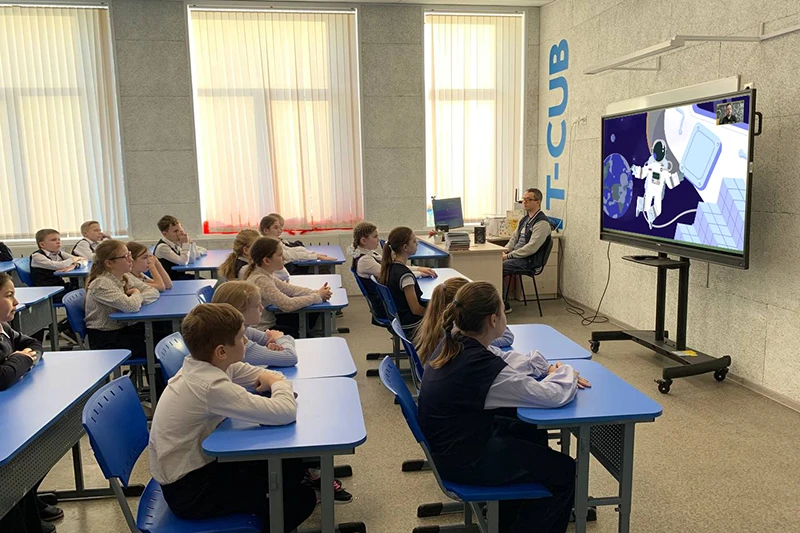 «ОБИТ» развивает цифровые навыки школьников в рамках «Урока цифры»