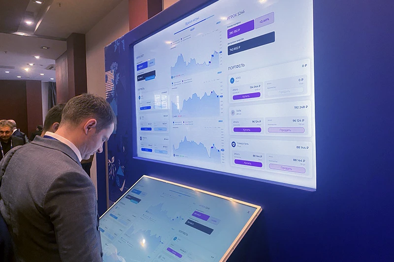 Стенд с инвестиционным батлом Стенд с инвестиционным батлом