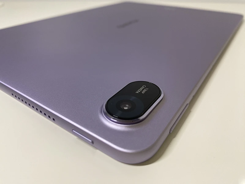 Кнопка включения, динамик и камера