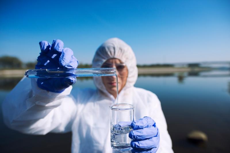 Петербург усилил онлайн-контроль качества воды в Неве