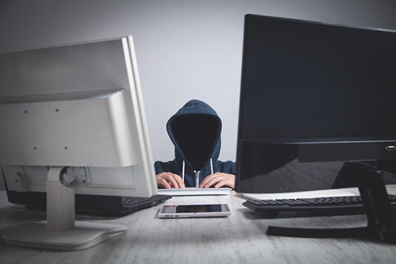 UserGate Factor предупреждает: злоумышленники всё чаще применяют ИИ для атак на родителей и школьников