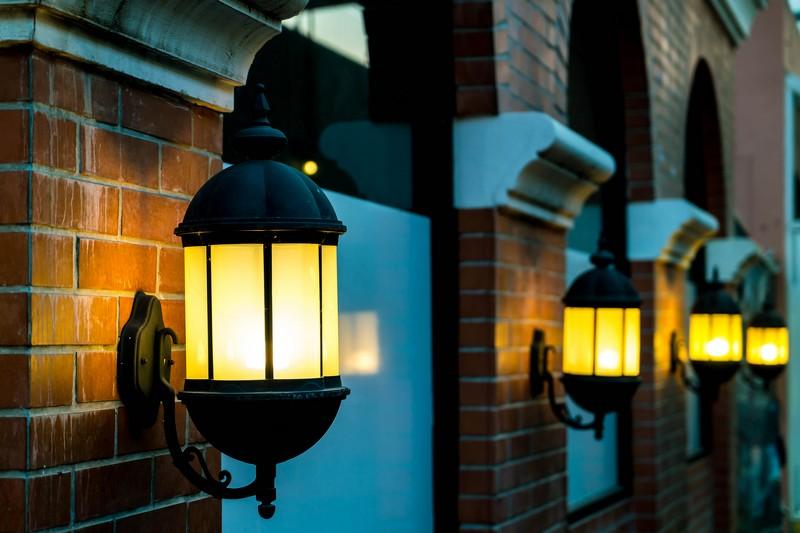 В Петербурге зажглись чугунные фонари с цифровым управлением
