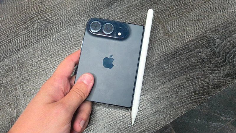 Apple Pencil примагниченный к iPhone Duo