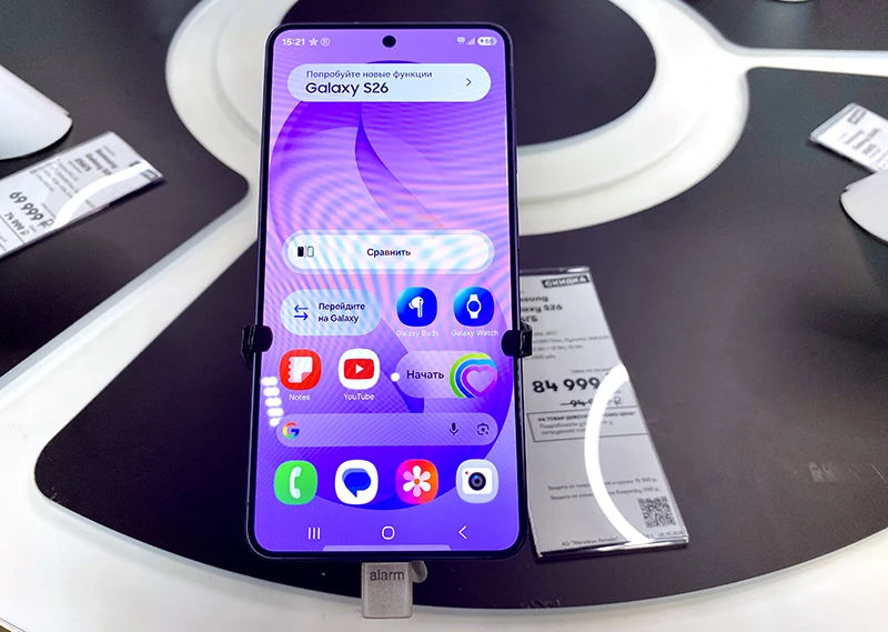 Samsung Galaxy S26FЕ выглядит строго и надежно
